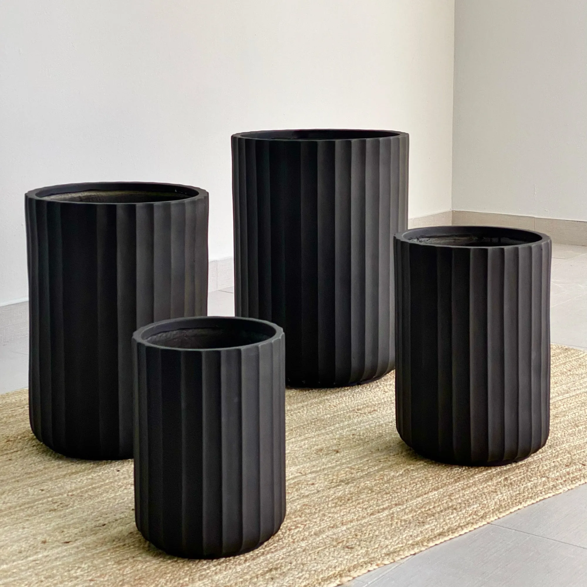 Carousel Fiber Clay Mate Black Planter