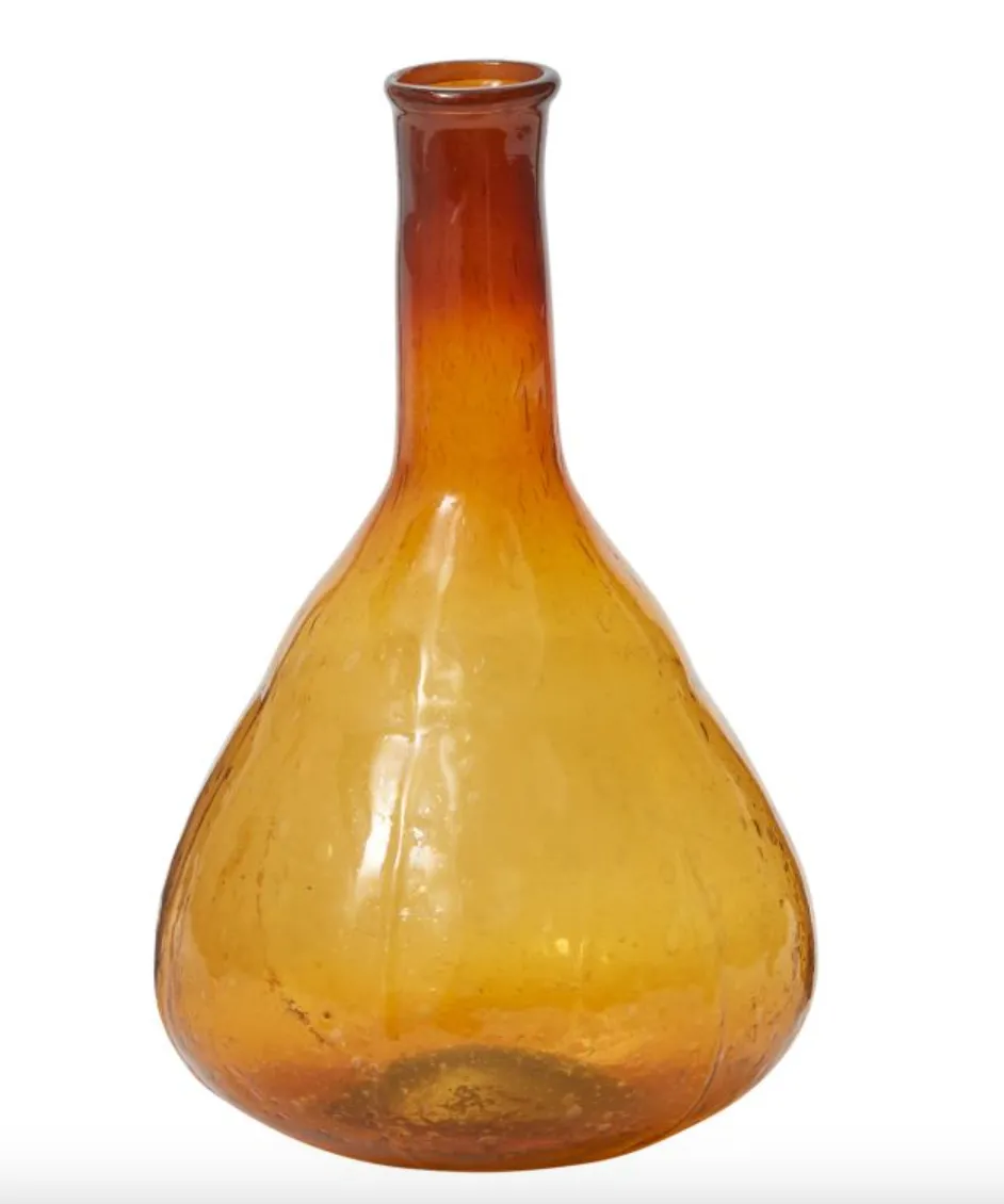 Juliana Budvase, three colors