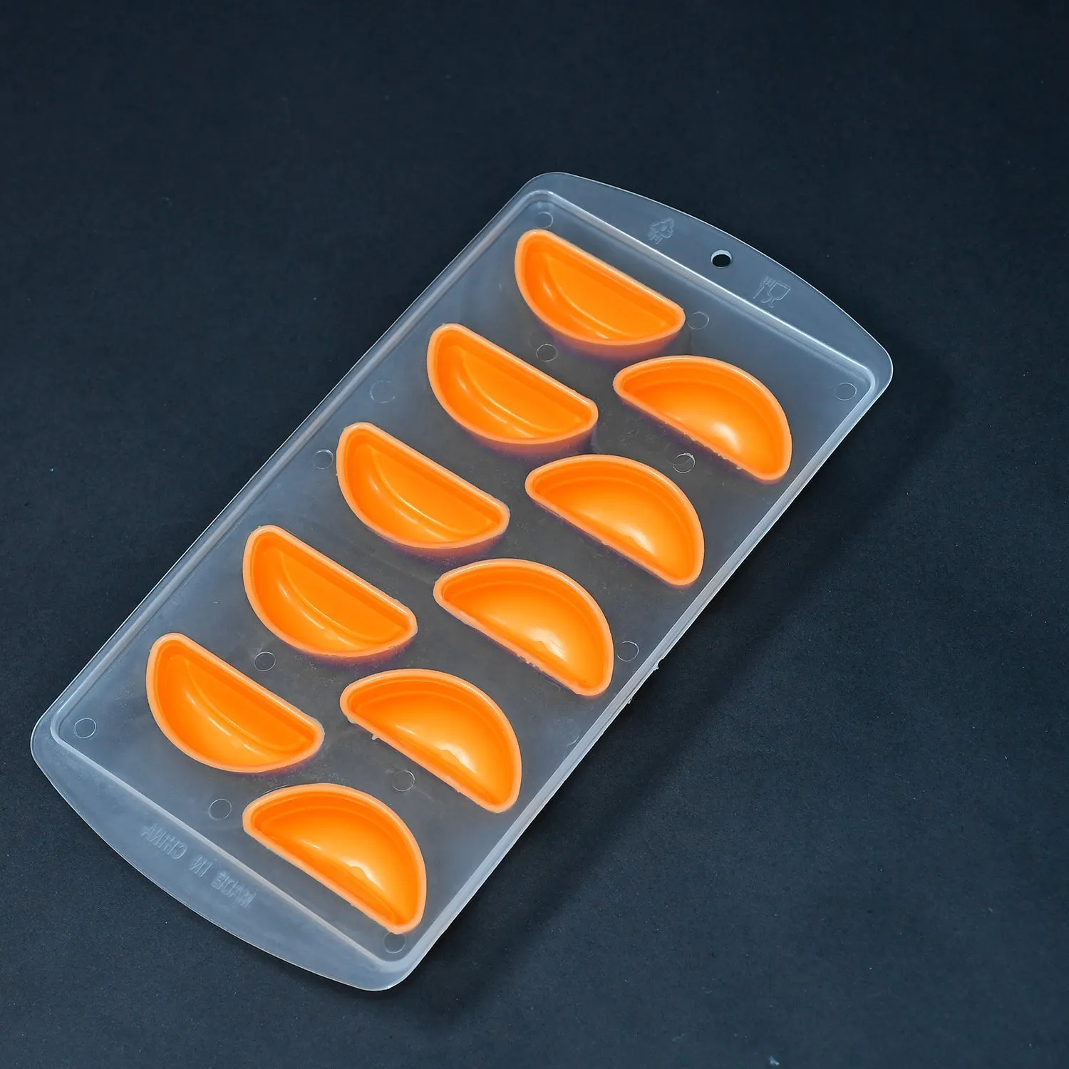 Mix design Ice Trays with Lid for Freezer with Easy to Release Flexible Silicone shape ice cavity.